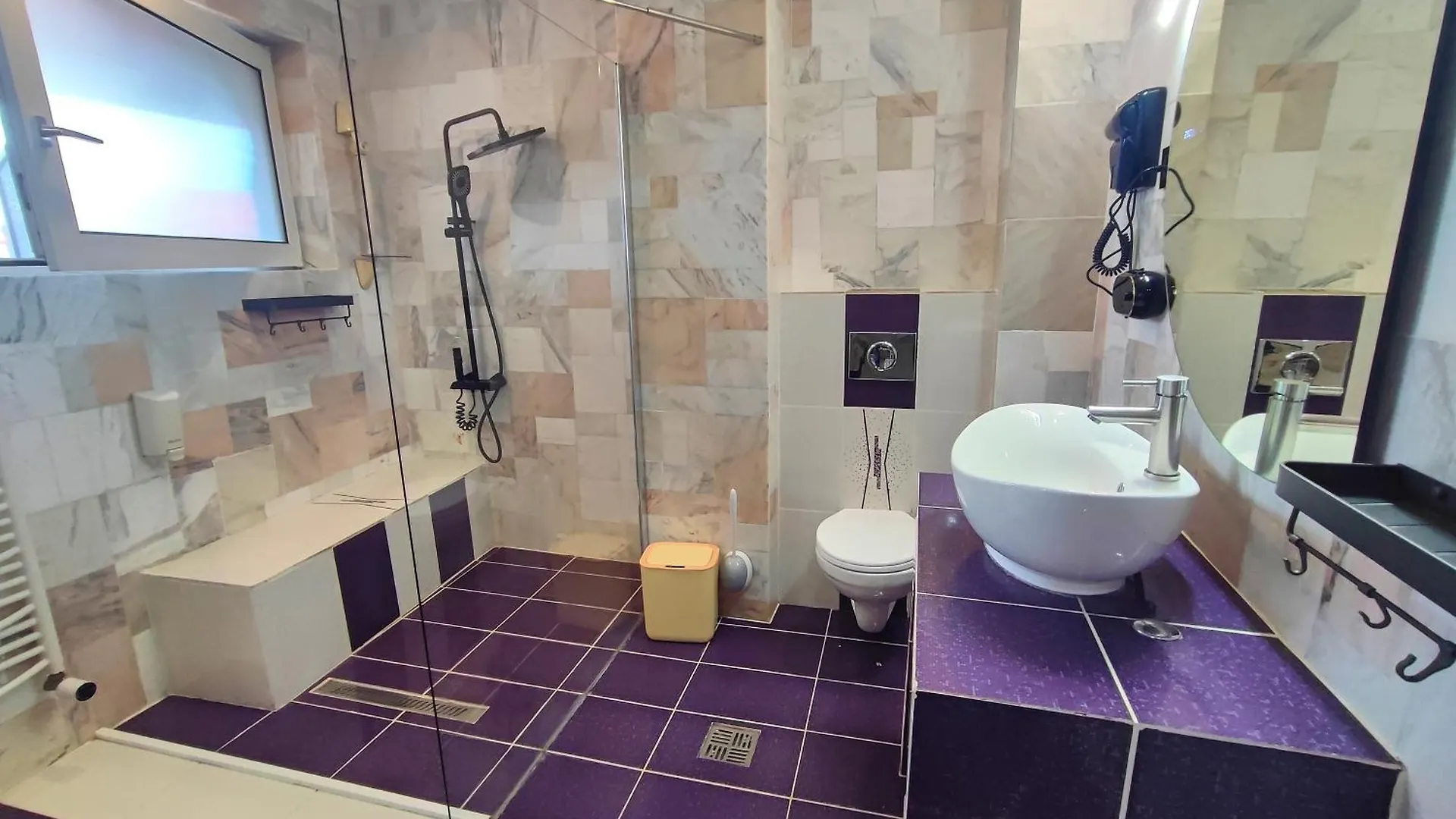 Amethyst House Therme & Bucharest Otopeni Airport 4*,