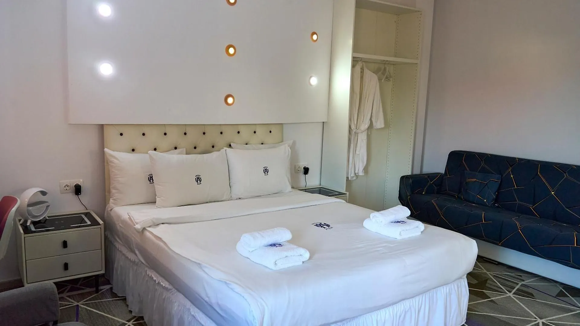 Guest house Amethyst House Therme & Bucharest Otopeni Airport