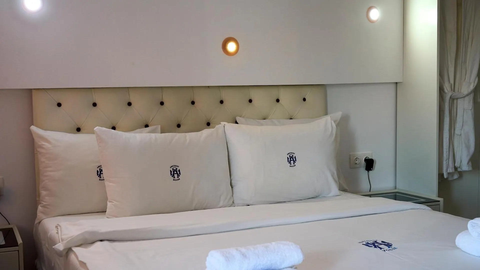 Guest house Amethyst House Therme & Bucharest Otopeni Airport