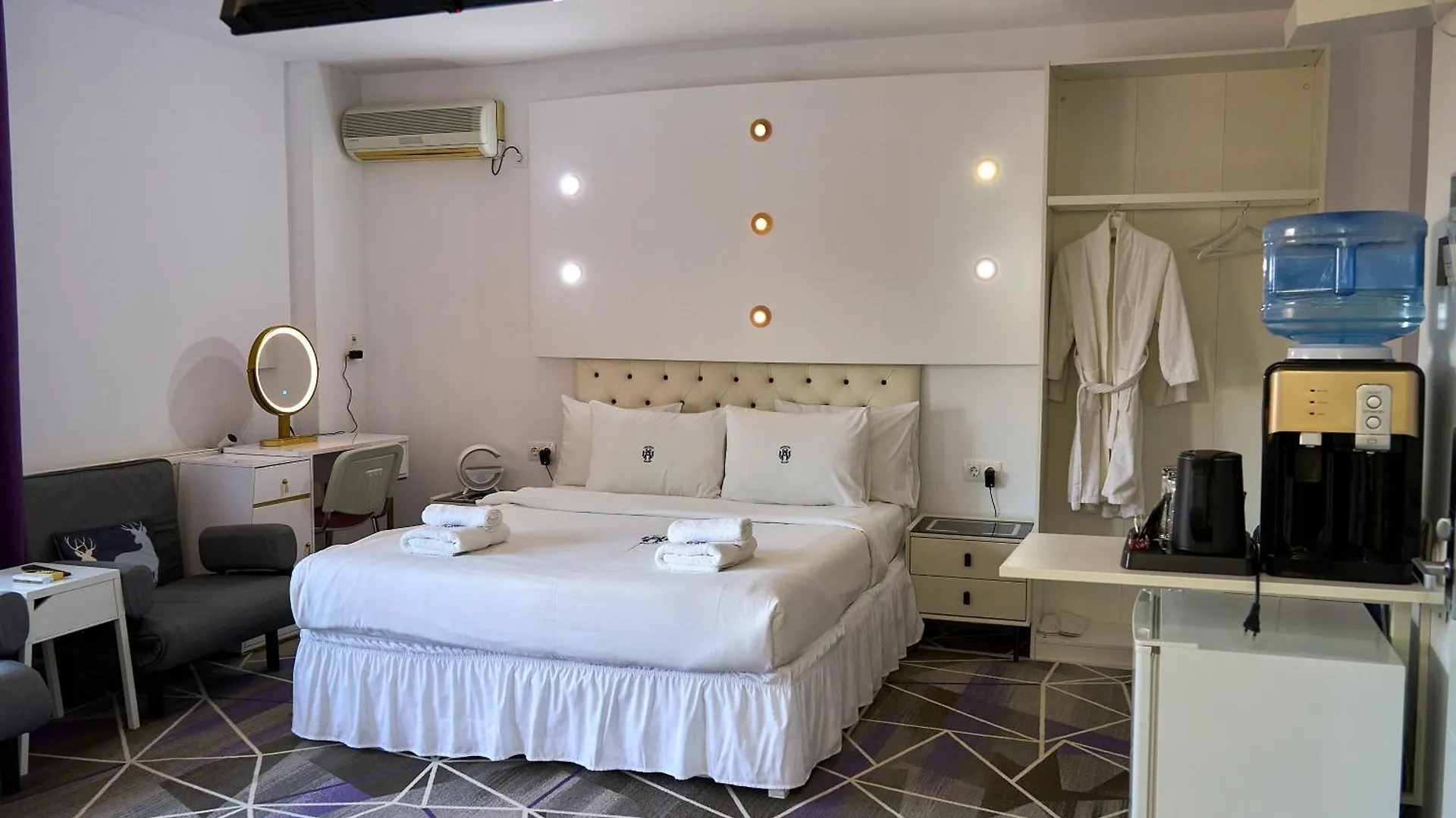 Amethyst House Therme & Bucharest Otopeni Airport Guest house