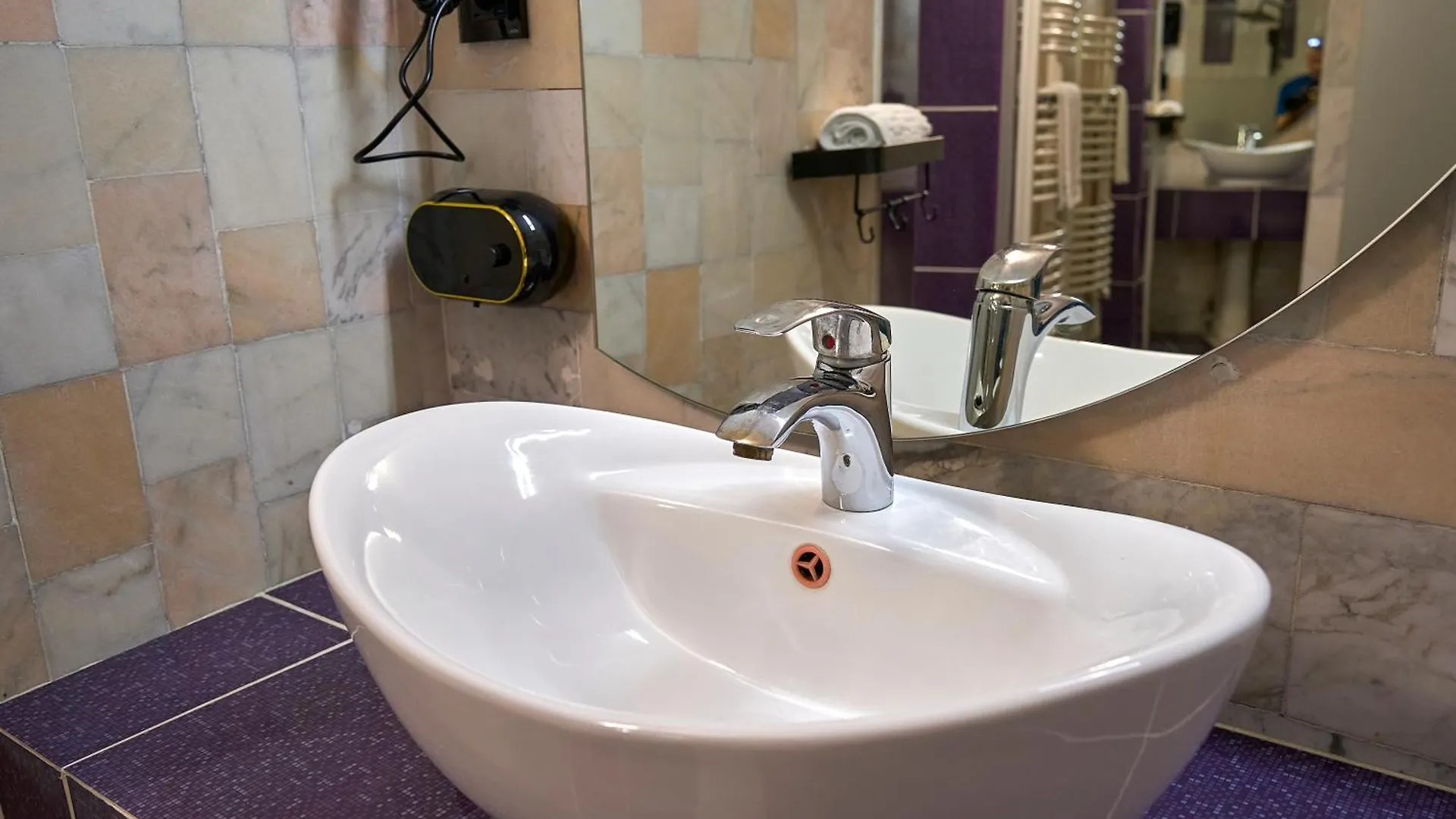 Guest house Amethyst House Therme & Bucharest Otopeni Airport