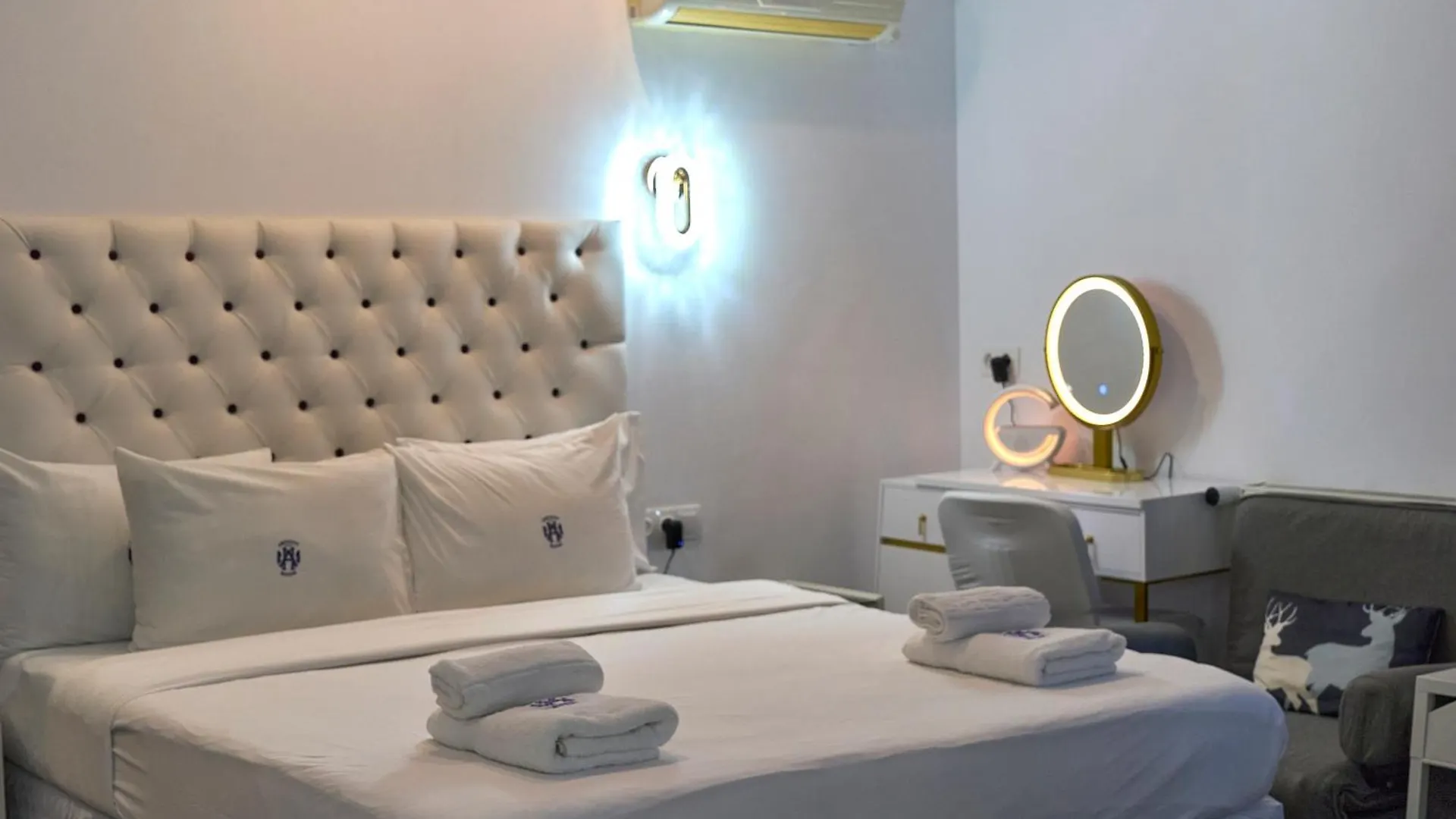 Amethyst House Therme & Bucharest Otopeni Airport 4*,  Romania