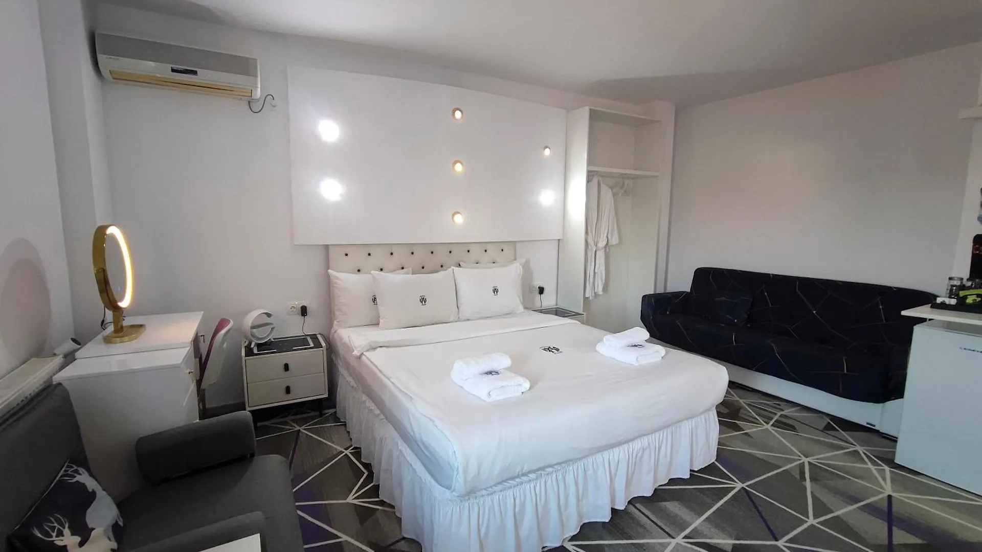 Amethyst House Therme & Bucharest Otopeni Airport Guest house