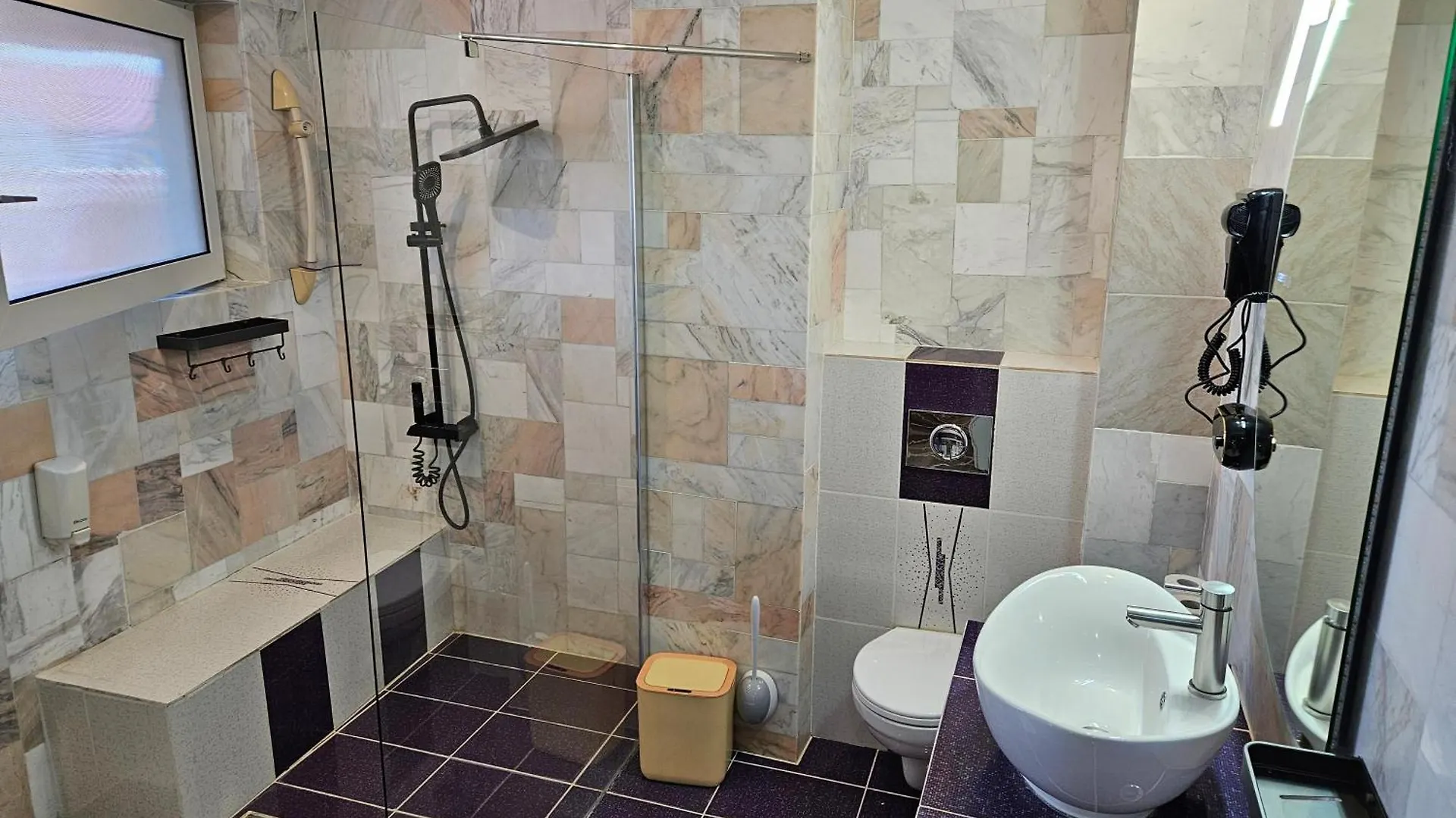 Amethyst House Therme & Bucharest Otopeni Airport