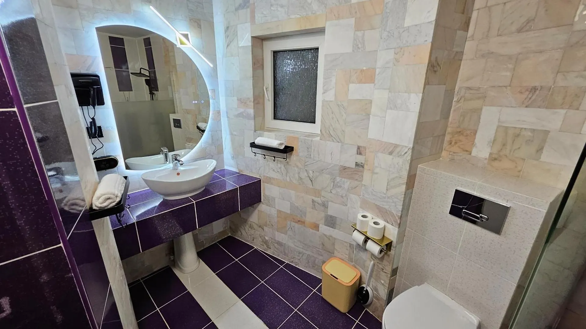 **** Guest house Amethyst House Therme & Bucharest Otopeni Airport Romania