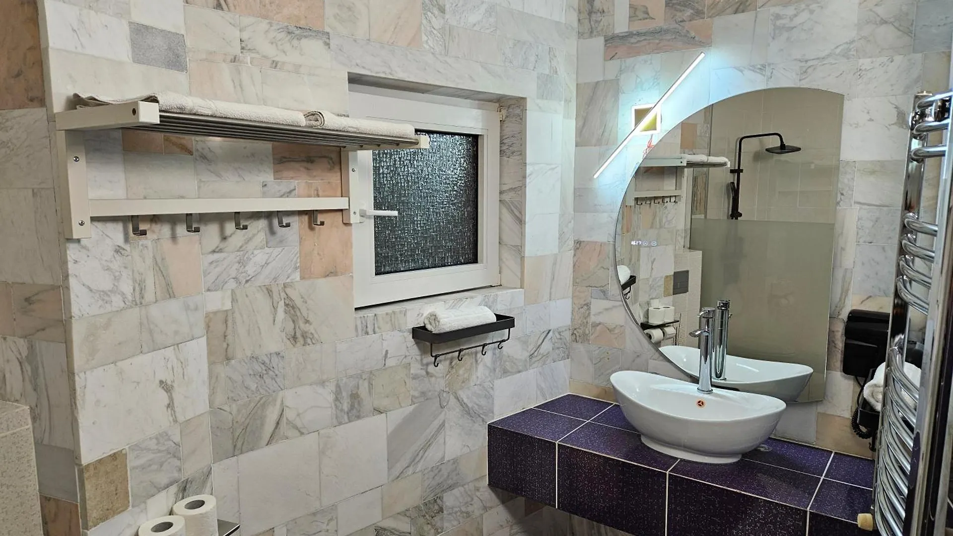Amethyst House Therme & Bucharest Otopeni Airport Guest house